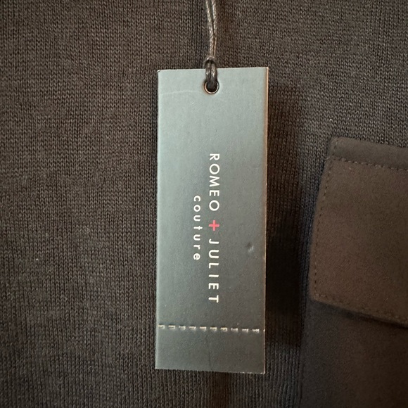 Romeo and Juliet Couture Black Blouse size L  NWT - Picture 2 of 5